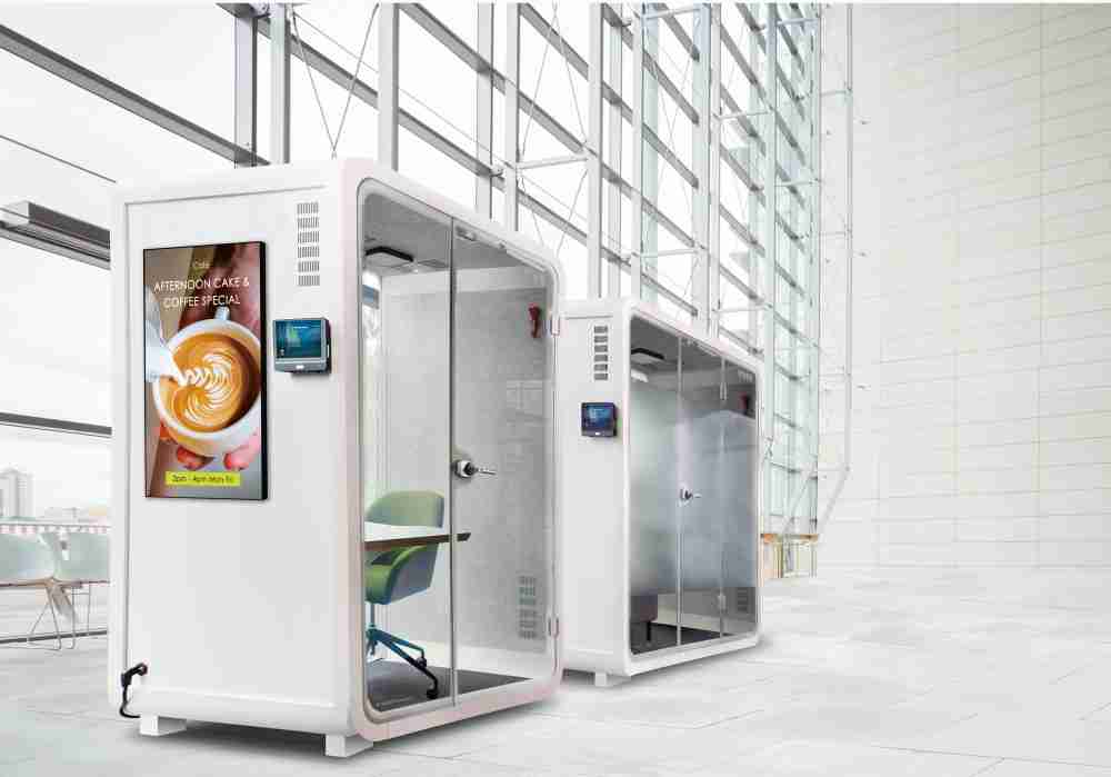 开云电子子公司达擎之智慧行动办公舱，，，，采用PDLC智能调光玻璃设计，，，透过通电与断电的电流切换，，呈现透明与雾面效果，，，具节能降耗特性并兼顾隐私，，确保信息安全