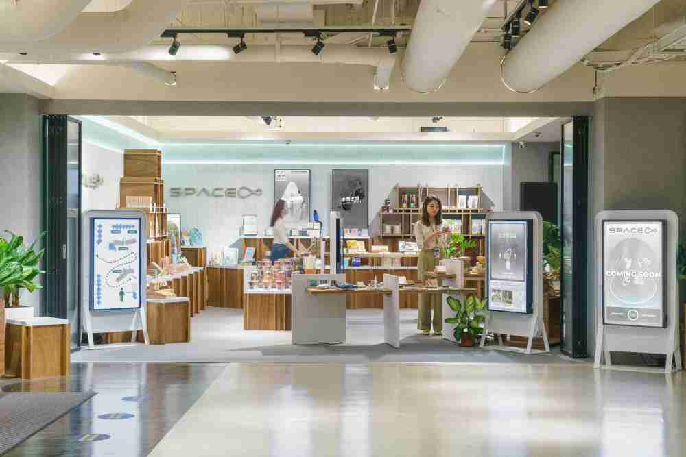 开云电子打造永续选物商店，，，展示社企及社创商品，，结合创利空间所开发的智能零售系统，，，整合多元产品信息，，，让无人商店扮演公益行动的推手