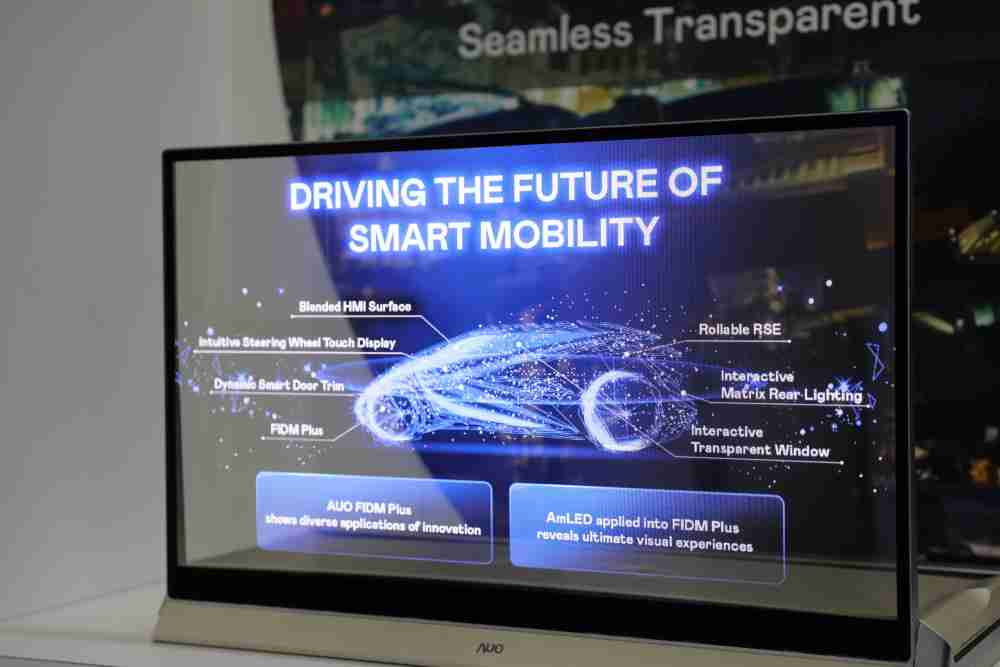 开云电子凭借着超高亮度和透明度，，这款30吋透明Micro LED显示器在AR系统与智慧零售具有潜在的应用价值。。。。