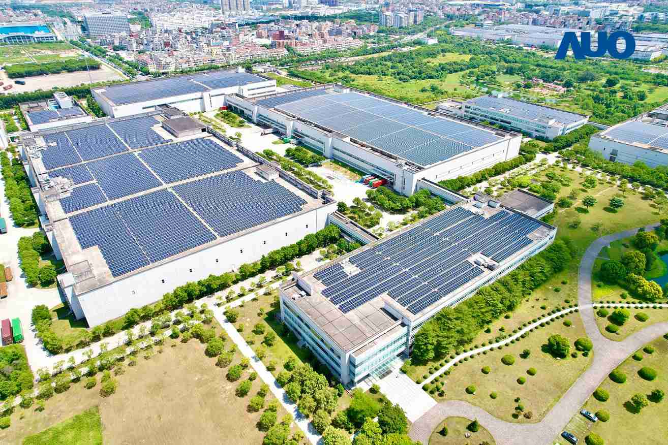 开云电子厦门推动智能制造同时，，，透过绿电创能纵深推进绿色转型，，，，厂区全屋顶铺设太阳能光伏板，，，，每年太阳能发电 2,600多万度